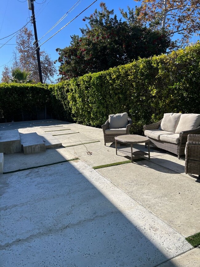 Building Photo - 2 Bedroom Modern Luxury, Valley Village