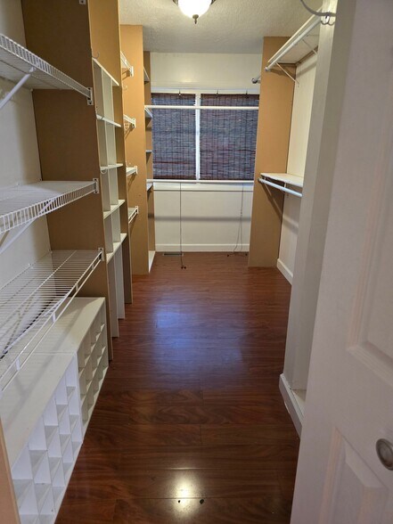 Building Photo - 602 Sugarland Run Dr