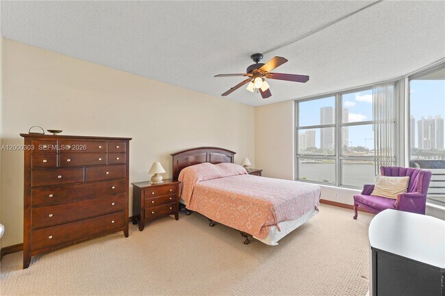 Building Photo - 19101 NE 36th Pl