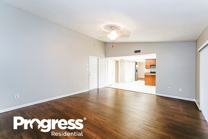 Building Photo - 15715 Country Lake Dr