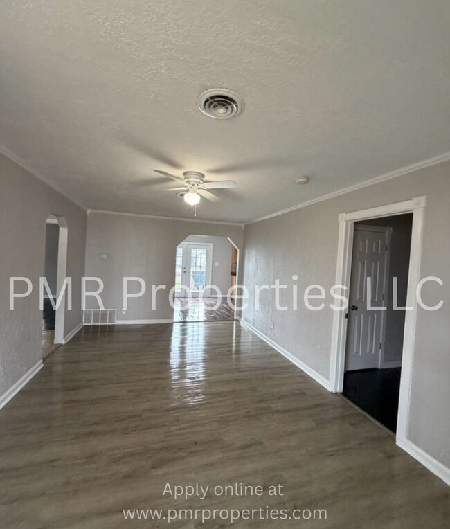 Building Photo - 3 Bedrooms / 2 Bathrooms House