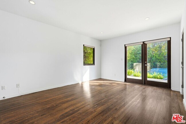 Building Photo - 5995 Saturn St