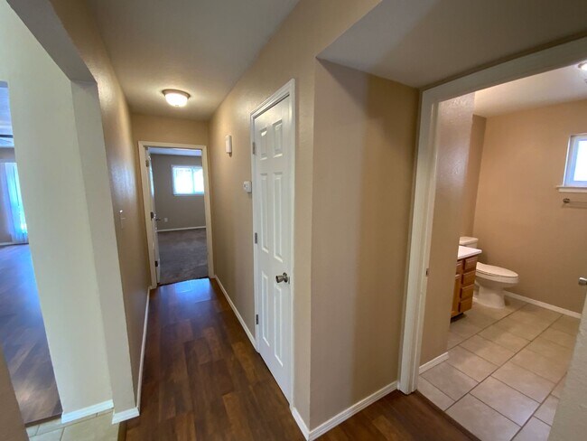 Building Photo - 3 Bedroom Single Story Home Available Near...