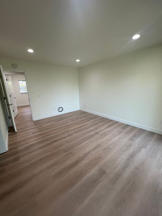Building Photo - Beautiful Updated West Redding Home!