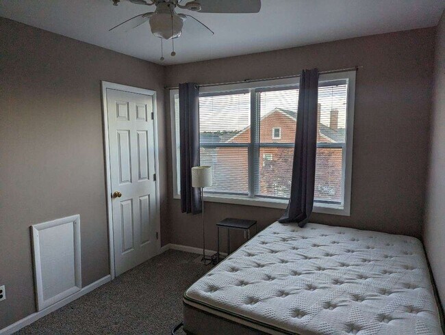 Building Photo - 436 Coates St