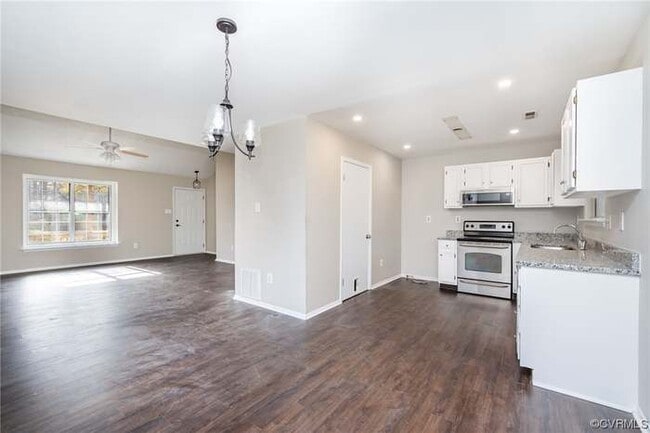 Building Photo - 9008 Stonebrook Dr