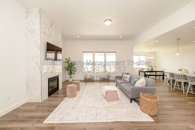 Building Photo - 8004 Massey Dr