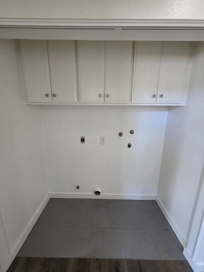 Building Photo - Newly Renovated 2 bedroom 2 bathroom Home in Costa Mesa