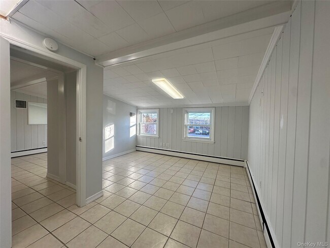 Building Photo - 3 Maple Pl