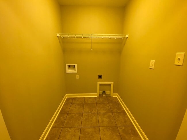 Building Photo - 4212 Shadow Garden Dr