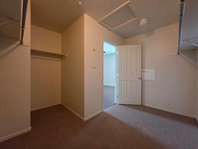 Building Photo - 907 W Wendy Way