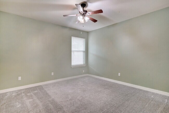 Building Photo - 707 Estancia Way