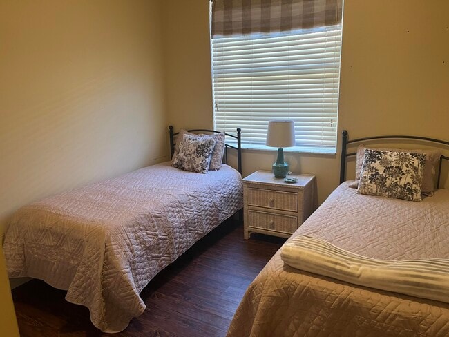 Building Photo - 9201 Wentworth Ln