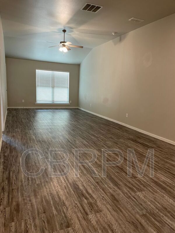 Building Photo - 2129 N Texas Ave