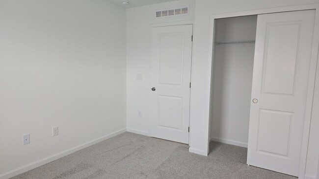 Building Photo - Brand-New Apopka 4Bed/2.5 Bath Townhome Avail for Rent! Be The first to Live Here!