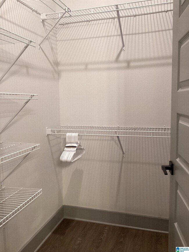 Building Photo - 3560 Grandview Pkwy