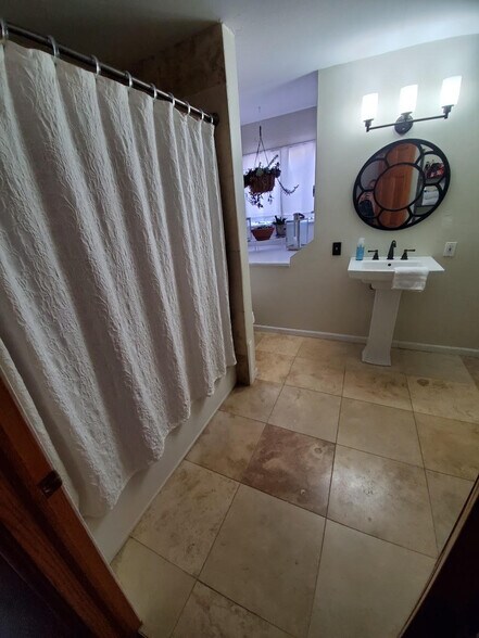 Building Photo - 314 N Grove St