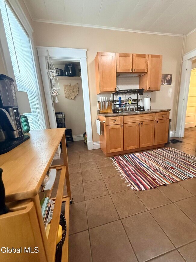 Building Photo - 16 Blakely Ct