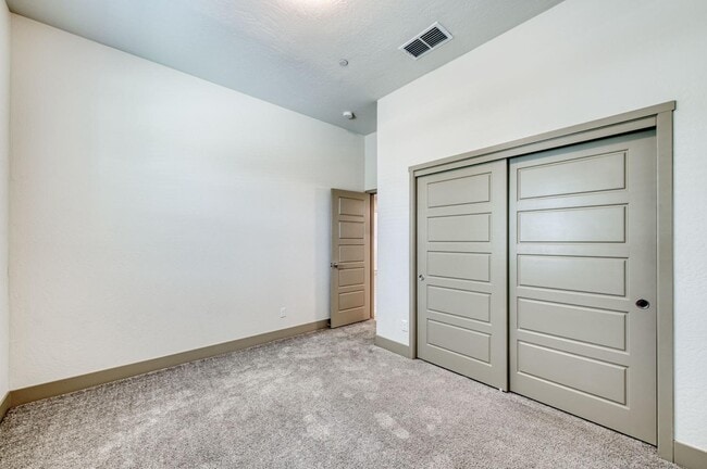 Building Photo - 860 Spg St W