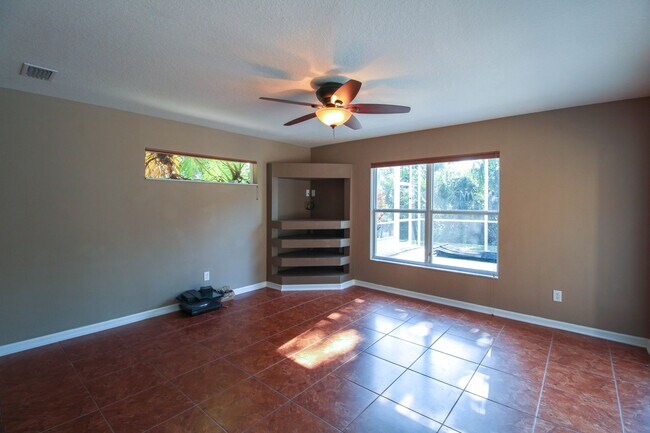 Building Photo - 6065 Spruce Point Cir