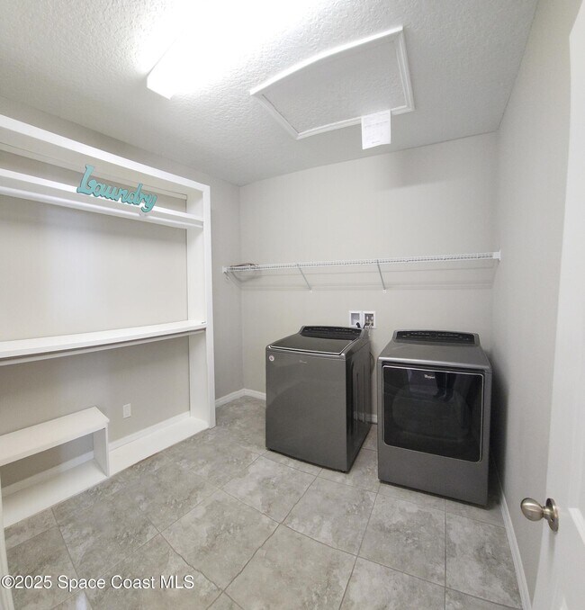 Building Photo - 1813 Hawksbill Ln