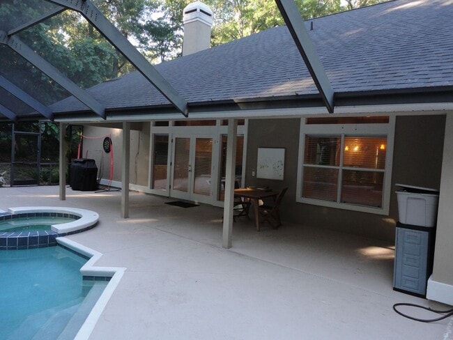 Building Photo - Beautiful 3 BR/2.5 BA in Park Avenue Subdivision