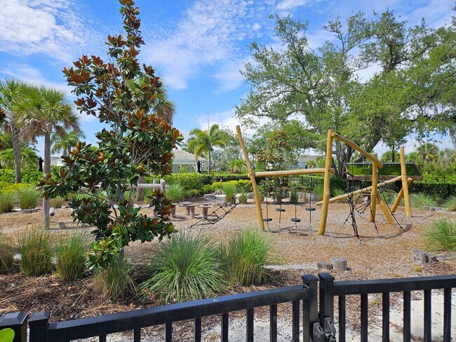 Building Photo - Annual Furnished or Seasonal Short-Term 4 Bedroom 2.5 Bathroom Home in Palmero!