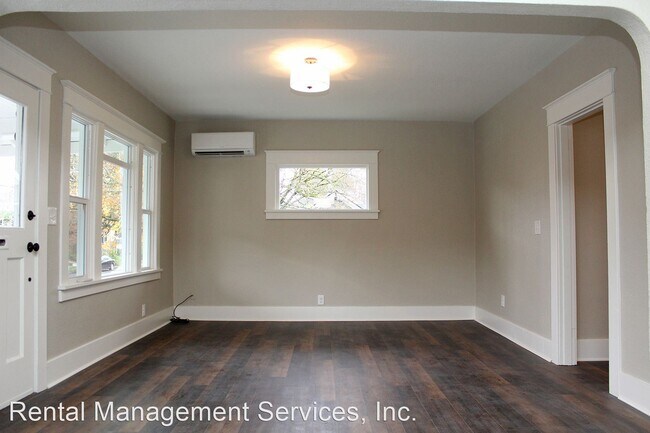 Building Photo - 4 br, 1.5 bath House - 36 NE Beech St # A