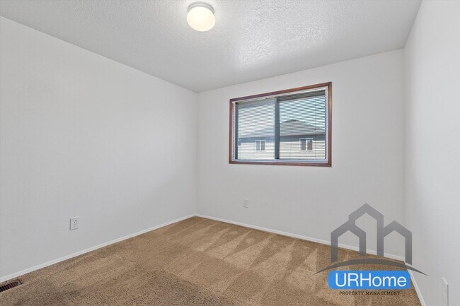 Building Photo - $500 1st Months rent $1649 2bd 1.5ba Beautiful Townhouse In SE Portland