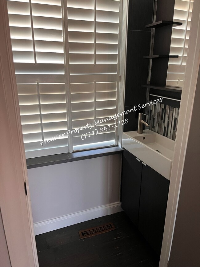 Building Photo - 208 Bonnie Brae Dr