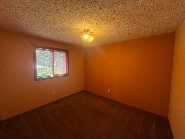 Building Photo - Charming 3 Bed, 3 Bath Home in Spokane Val...