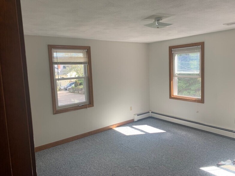 Building Photo - 13 Aiello Dr
