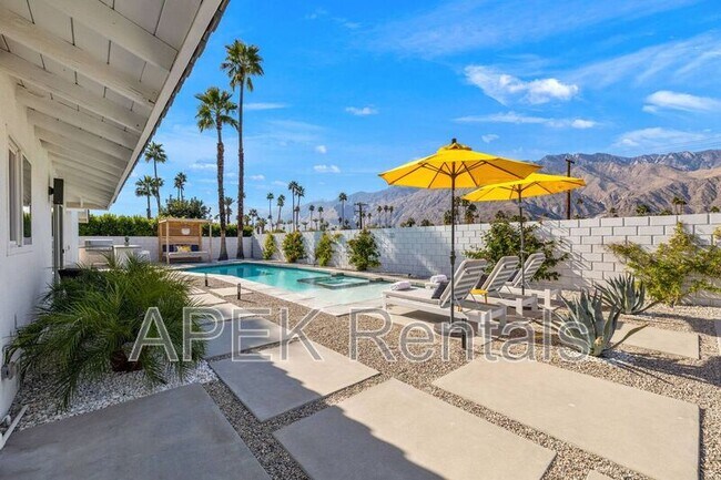 Building Photo - 945 N Buttonwillow Cir