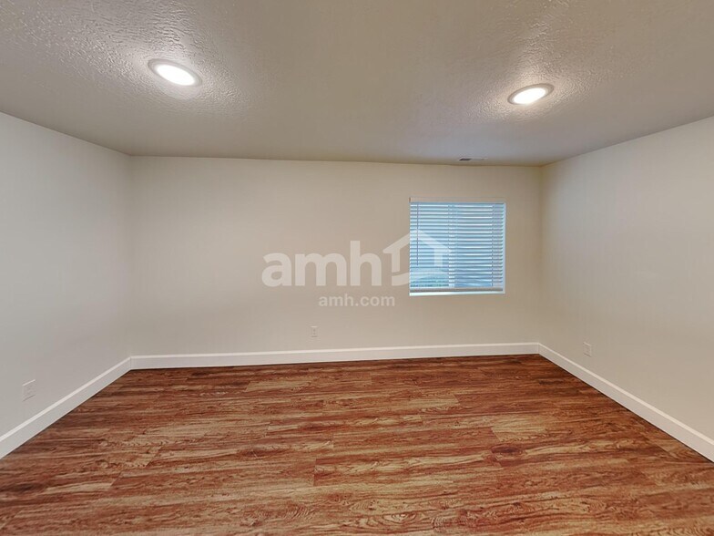 Building Photo - 11141 Kitty Hawk Rd