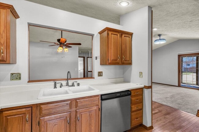 Building Photo - Luxurious & Expansive Duplex in Prime East Bloomington – Your Next Home Awaits!