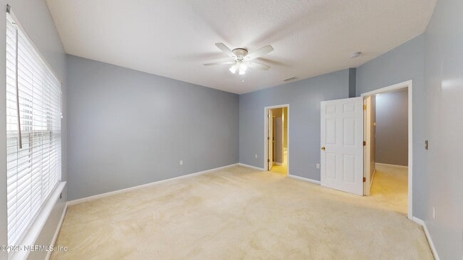 Building Photo - 9744 Summer Grove Way W