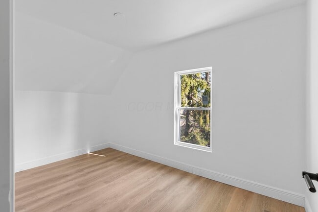 Building Photo - 89 Maple St