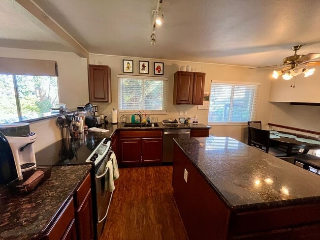 Building Photo - Beautiful 4 bed 2.5 bath in Hampden neighborhood!