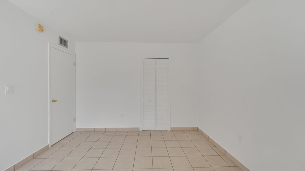 Building Photo - 9390 W Flagler St