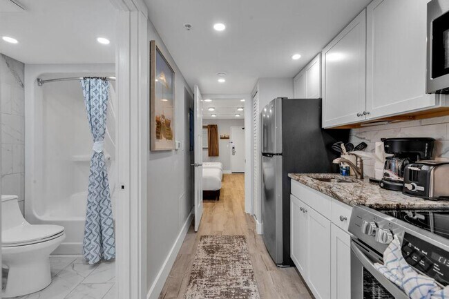 Building Photo - 2004 N Ocean Blvd