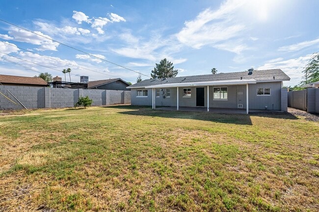 Building Photo - Updated home in Chandler!