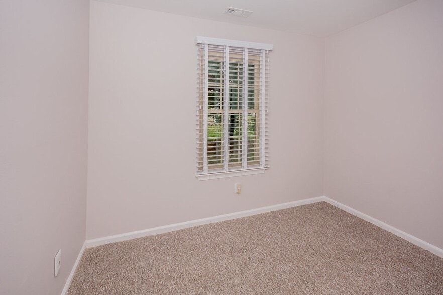 Building Photo - 413 Atlanta Court