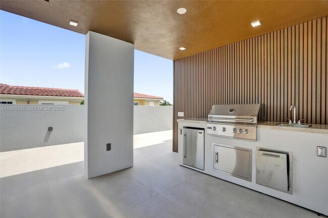 Building Photo - 1825 NE 26th Ave