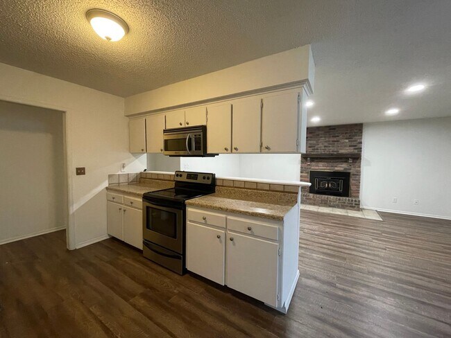 Building Photo - Beautifully Maintained Single-Level Home