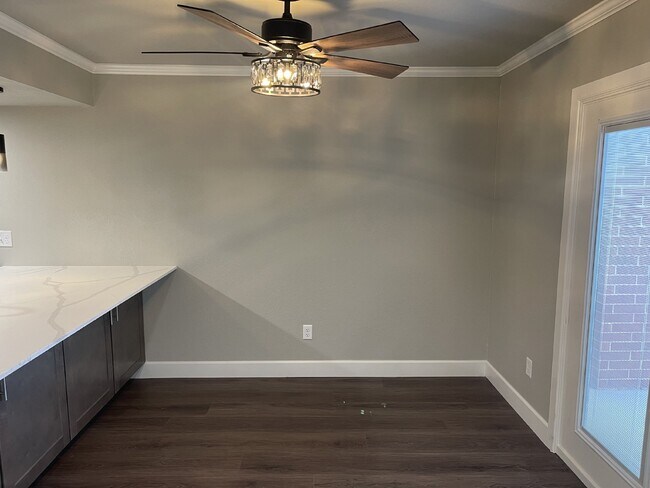 Building Photo - Modern 2 Bedroom Condo