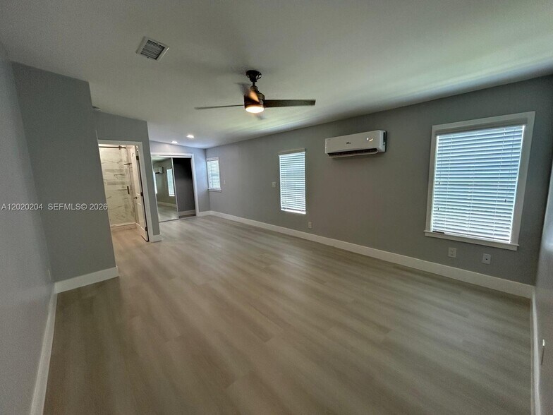 Building Photo - 740 NW 219th Ave