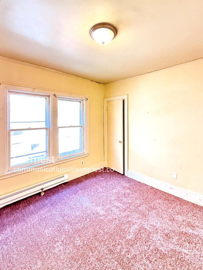 Building Photo - 3030 Cortland St