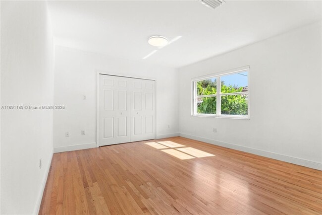 Building Photo - 1307 Valencia Ave