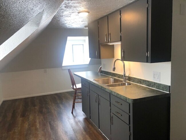 Building Photo - Wonderful Studio Close To SCC