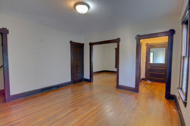 Building Photo - SL AAC907